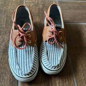 Women Sperry boat shoes
